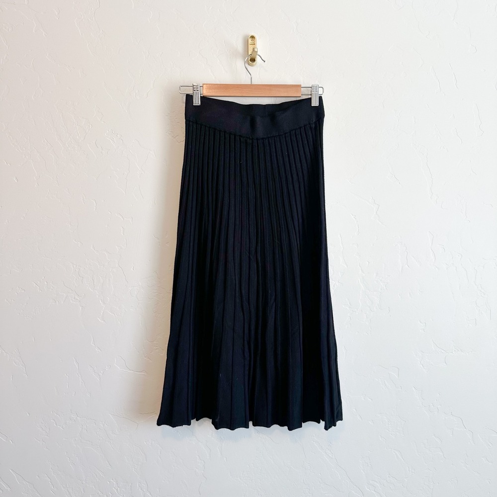 Vintage Worthington | High Waisted Pleated Knit Midi Skirt in Black